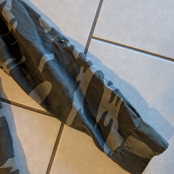 Express Green Camo Long Sleeve Button Down Shirt Size Small - Picture 8 of 10